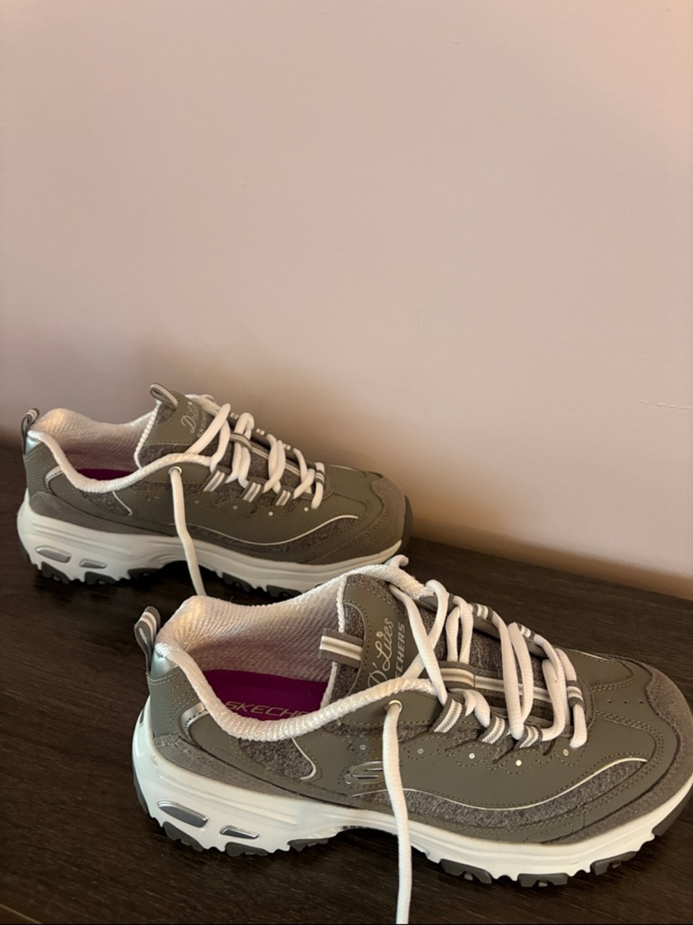 Skechers D'Lites Women's Gray and White Athletic Sneakers with Pink Lining - Picture 4 of 9